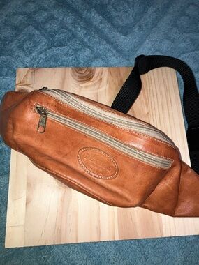 Men's Tan Leather Belt Bag with Front Zipper - Vintage Made In Costa Rica